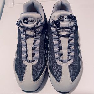 Black and silver Airmax 95s Men’s